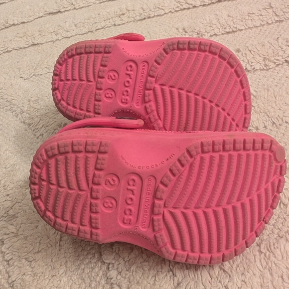 CROCS Kids Vibrant Pink Sandals - Picture 5 of 6